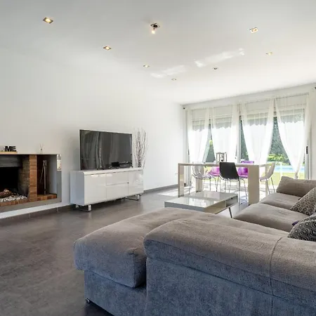 Villa Hauzify I Moiset