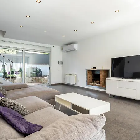 Hauzify I Moiset Villa