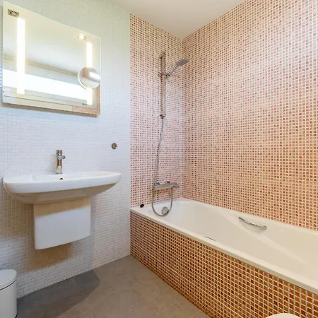 Villa Hauzify I Moiset *